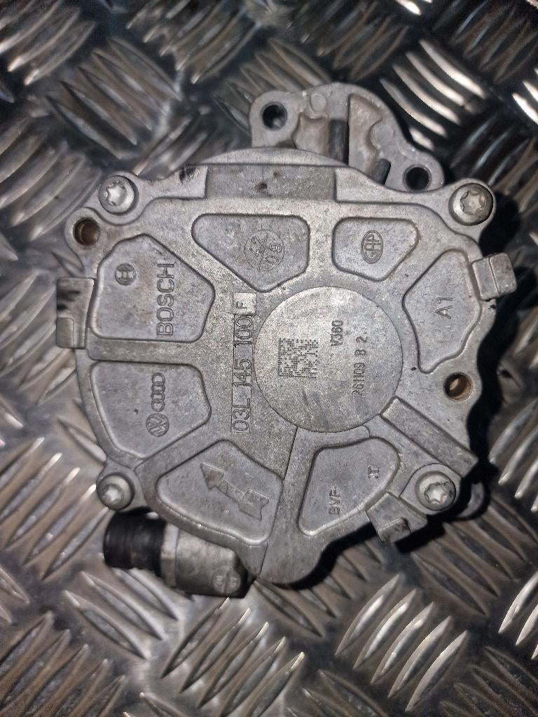 Vacuumpomp Volkswagen Transporter T5 2.0 TDI 2013 03L145100F, Ophalen of Verzenden
