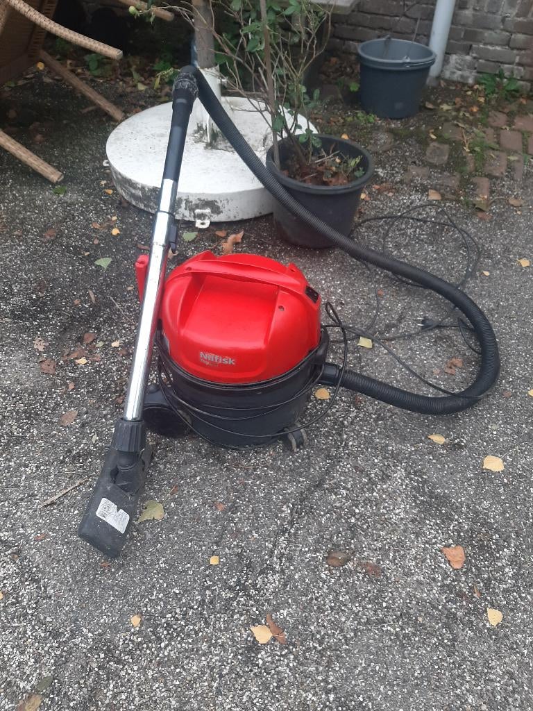 Stofzuiger Nilfisk VP300, Witgoed en Apparatuur, Stofzuigers, Ophalen, Zo goed als nieuw