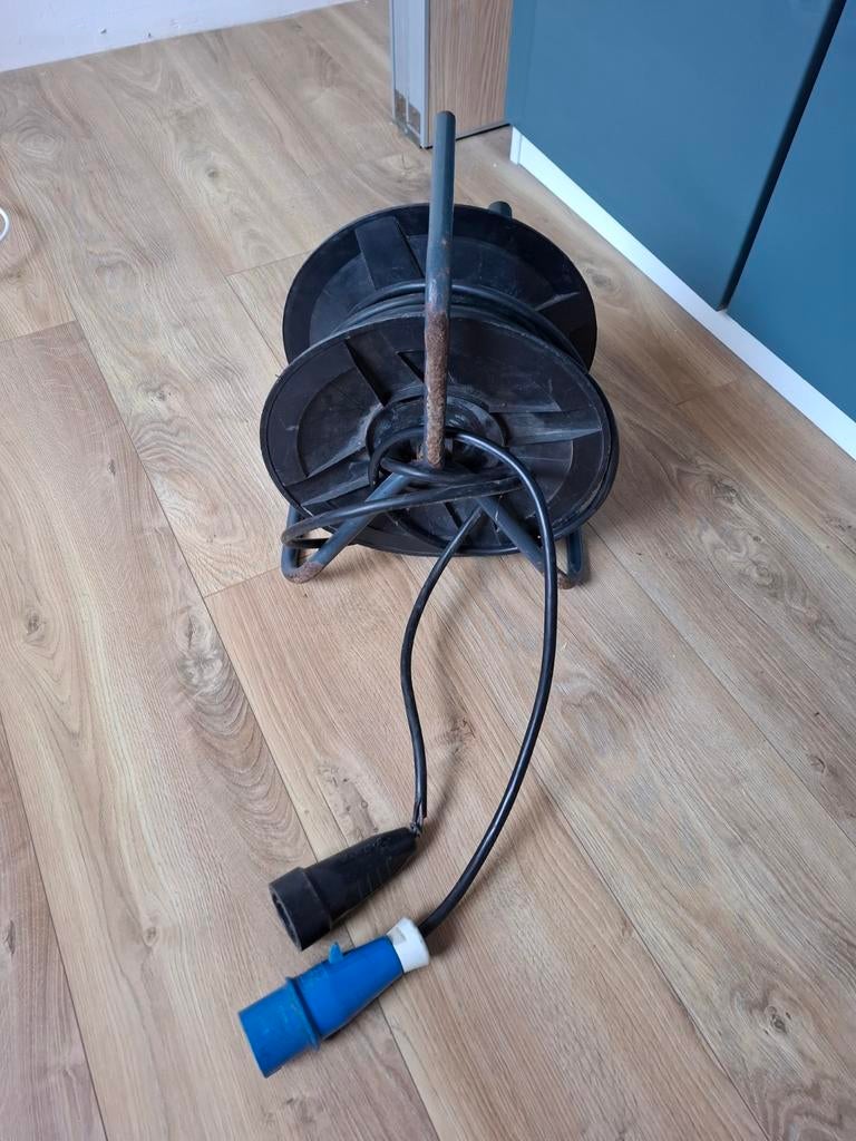 Slanghaspel met kabel en stekkers, Ophalen of Verzenden, Gebruikt, Kabel of Snoer