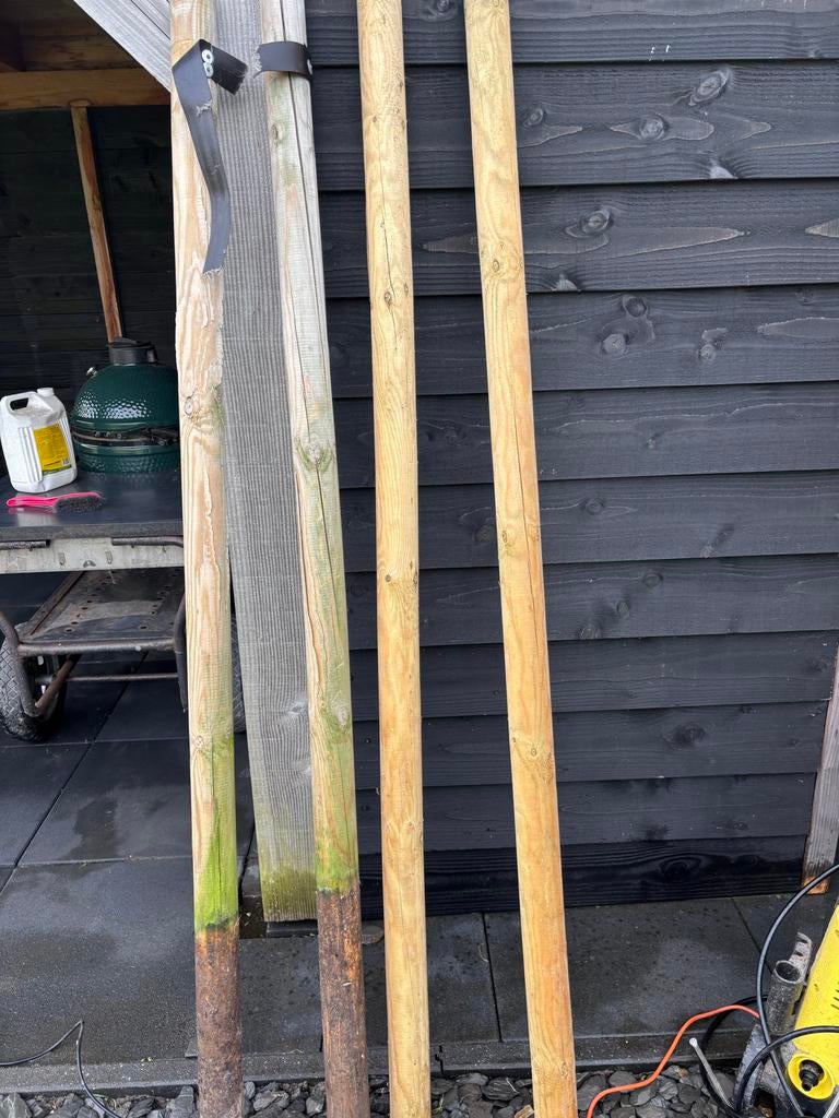 Boompalen, twee nieuw en twee gebruikt, Tuin en Terras, Palen, Balken en Planken, Ophalen, Gebruikt, 180 tot 250 cm, Palen