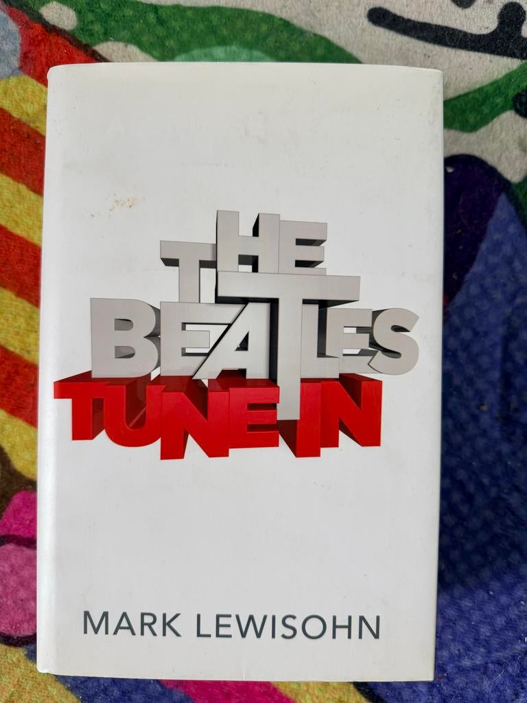 Boek Mark Lewisohn The Beatles Tune In, Ophalen of Verzenden, Zo goed als nieuw, Film, Tv en Media