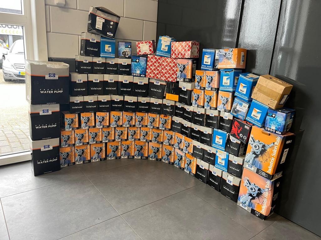 Circa 95 waterpompen automotive, Auto-onderdelen, Ophalen, Nieuw