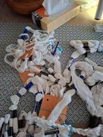 Te koop doos met witte DMC strengen., Hobby en Vrije tijd, Borduren en Borduurmachines, Ophalen of Verzenden, Zo goed als nieuw