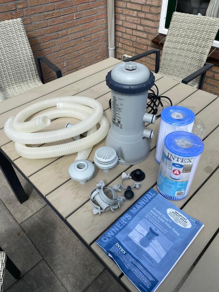 Intex Krystal Clear Filterpomp 638G met accessoires, Tuin en Terras, Zwembad-toebehoren, Ophalen of Verzenden, Zo goed als nieuw