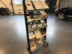 Folderrek met honderden autobrochures, Ophalen, Zo goed als nieuw, Audi