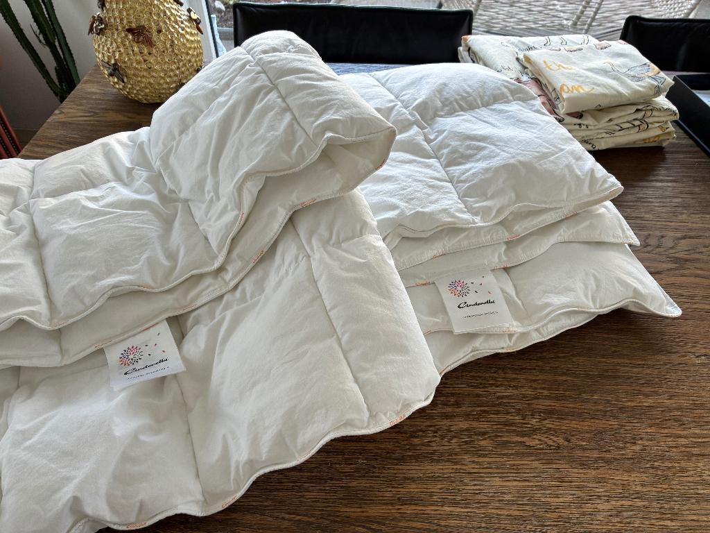 Twee kinderdekbedden met hoezen en slopen, Kinderen en Baby's, Kinderkamer | Beddengoed, Ophalen, Jongetje of Meisje, Wit, Deken of Dekbed