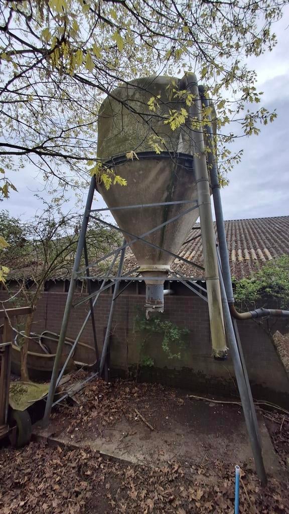 Voersilo 4 ton met 2m vijzel en elektromotor - Goede staat, Ophalen of Verzenden, Veehouderij, Voertechniek