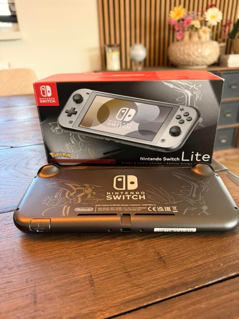 Nintendo switch lite pokemon dialga & palkia edition, Spelcomputers en Games, Spelcomputers | Nintendo Switch Lite, Ophalen of Verzenden