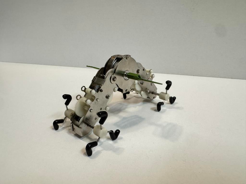 Kikkerland Le Pinch Opwindspeelgoed - Mechanische Robot, Verzamelen, Speelgoed, Ophalen of Verzenden, Zo goed als nieuw