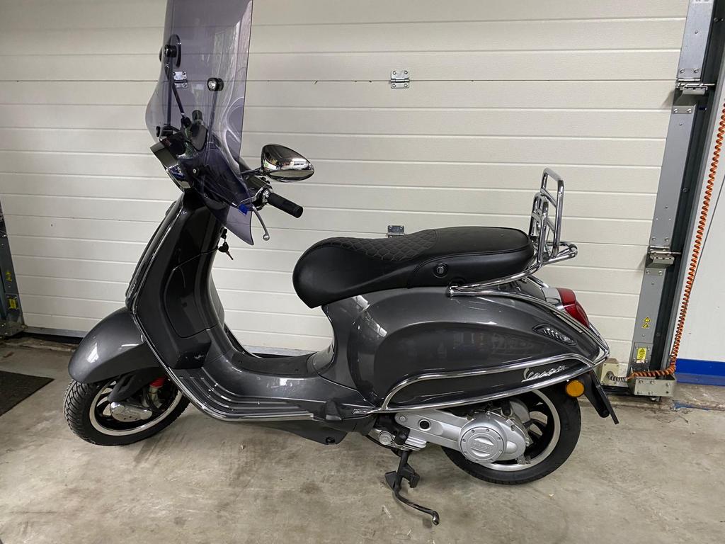 Vespa Sprint, Ophalen, Overige modellen, Zo goed als nieuw, Benzine