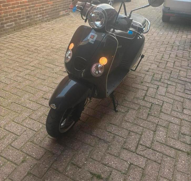 Elektrische scooter te koop van qwic, Fietsen en Brommers, Snorfietsen en Snorscooters, Overige merken, Gebruikt, Elektrisch, Ophalen of Verzenden