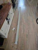 Elektrisch projectiescherm 243cm breed met afstandsbediening, Ophalen
