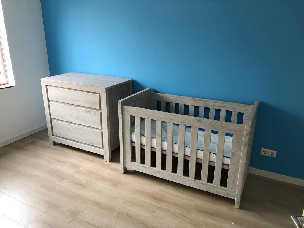 Babykamer (ledikant, commode en kledingkast), Ophalen, Gebruikt, Jongetje of Meisje