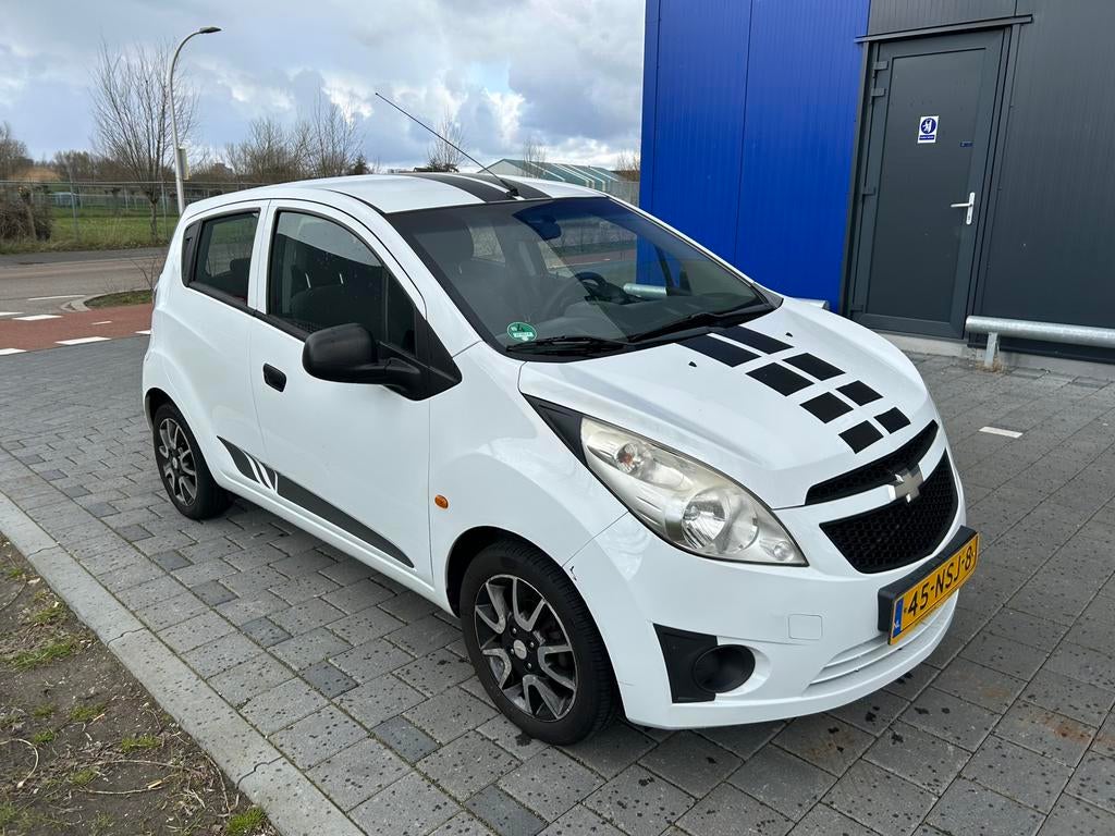 Chevrolet Spark 1.0 2010 Wit, Auto's, Voorwielaandrijving, Stof, 4 cilinders, Origineel Nederlands