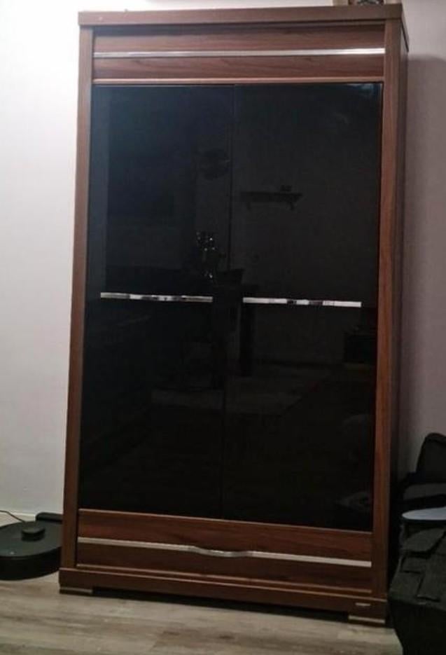 Houten kast met donkere glazen deuren, Huis en Inrichting, Kasten | Overige, Ophalen of Verzenden