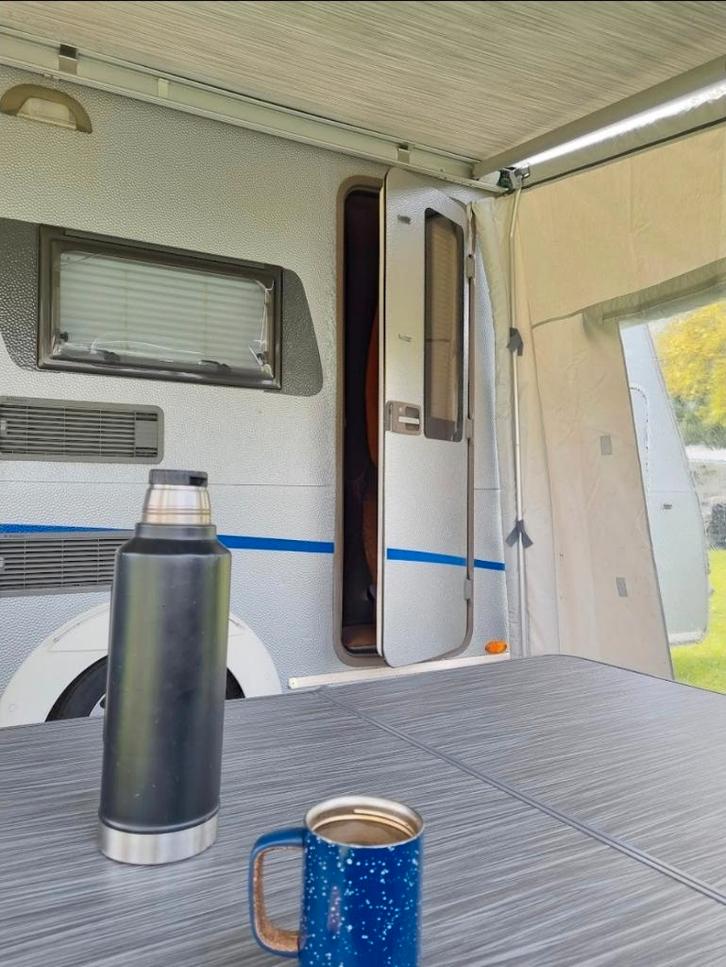 Burstner Averso 440 TK, Caravans en Kamperen, Caravans, Particulier, tot en met 6, 1000 - 1250 kg, Rondzit, Bürstner, Hefbed, Omvormbare zithoek