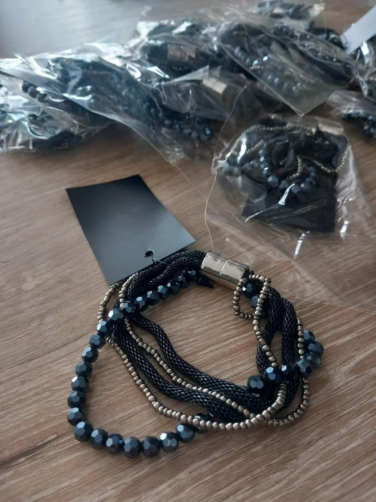 25 zwarte armbanden klein partijtje, Ophalen, Nieuw, Zwart