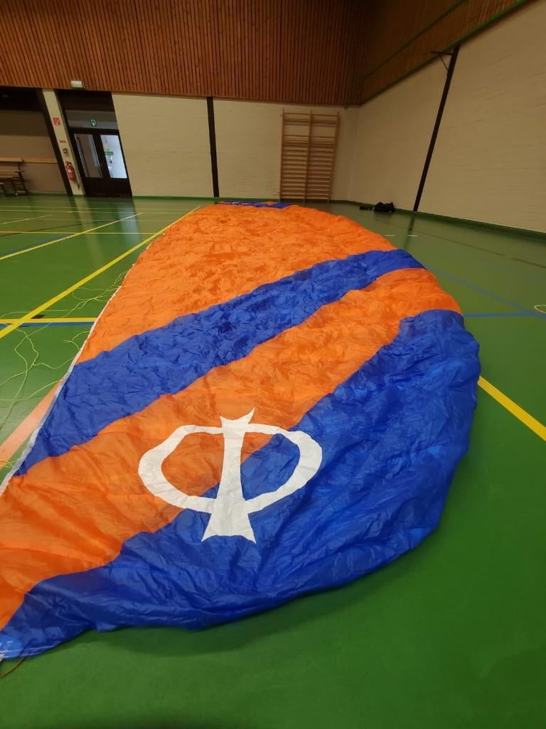parapente set light EN-A PHI 24 90-120kg - zeer goede staat, Sport en Fitness, Zweefvliegen en Paragliding, Ophalen of Verzenden
