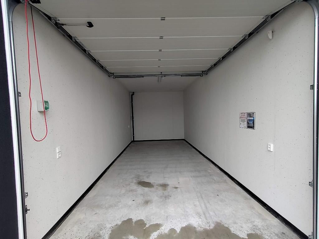 zeer grote garage in Breda hoogeind/Baarschot te koop / huur