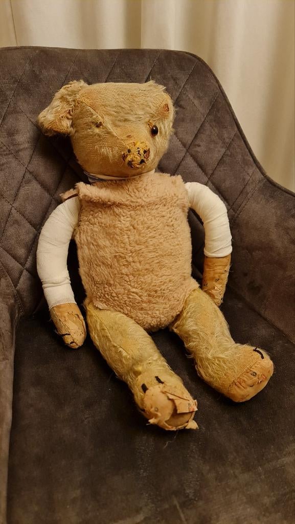 Oude (1935) teddybeer met verband, mogelijk Steiff, Ophalen of Verzenden, Gebruikt