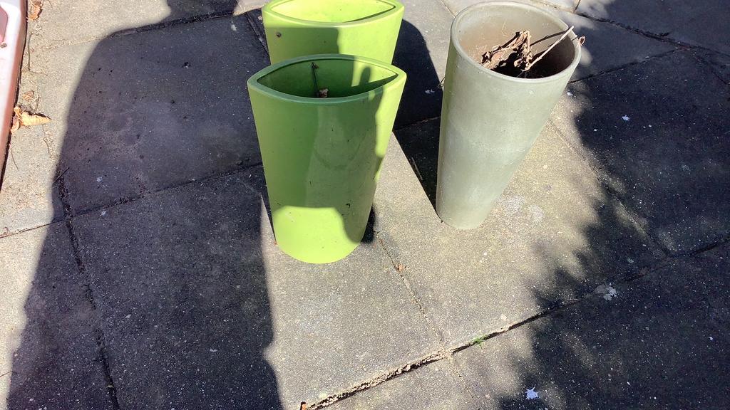 Drie bloempotten, Steen, Gebruikt, Ophalen of Verzenden, Minder dan 25 cm