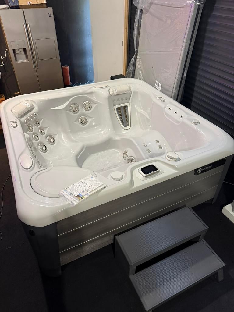 Hotspring spa  Aria 2020 Highlife 220 x 220 cm, Ophalen of Verzenden, Zo goed als nieuw, Vast