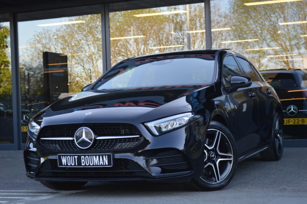 Mercedes-Benz A-Klasse 250 e AMG Led Panorama Widescreen Sfe, Auto's, Gebruikt, Euro 6, 4 cilinders, Zwart