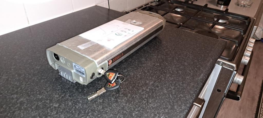 Accu stella type 2 met testrapport Grijs 50km+, Fietsen en Brommers, Ophalen, Zo goed als nieuw