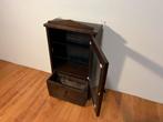 Vintage houten wandkastje met glazen deur en lade, Ophalen, Gebruikt