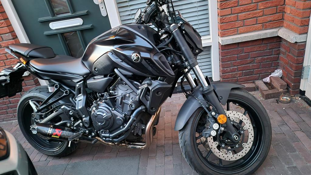 Yamaha mt07 akrapovisch 2023, Particulier, Naked bike