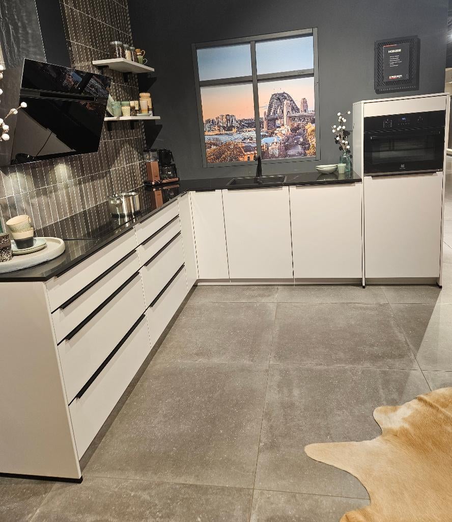 Showroomkeuken Noblesse, Ophalen, Hoekkeuken, Nieuw, Composiet