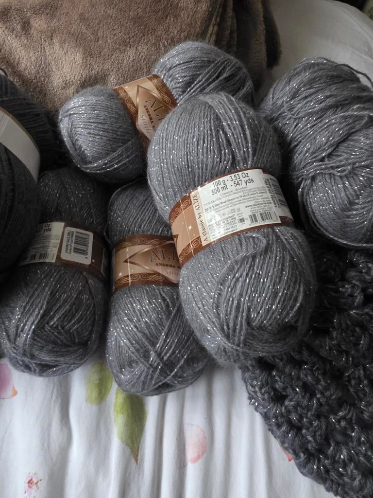 Grijze wol en garen met glitter - Diverse soorten, Ophalen of Verzenden, Gebruikt, Breien of Haken, Wol of Garen