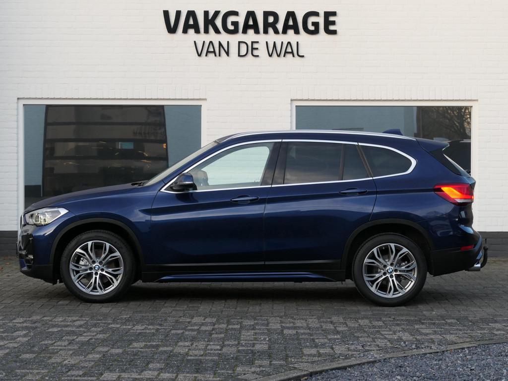 BMW X1 sDrive18i High Executive | Orange edition | Trekhaak, Auto's, BMW, Gebruikt, Euro 6, Blauw, 19 km/l