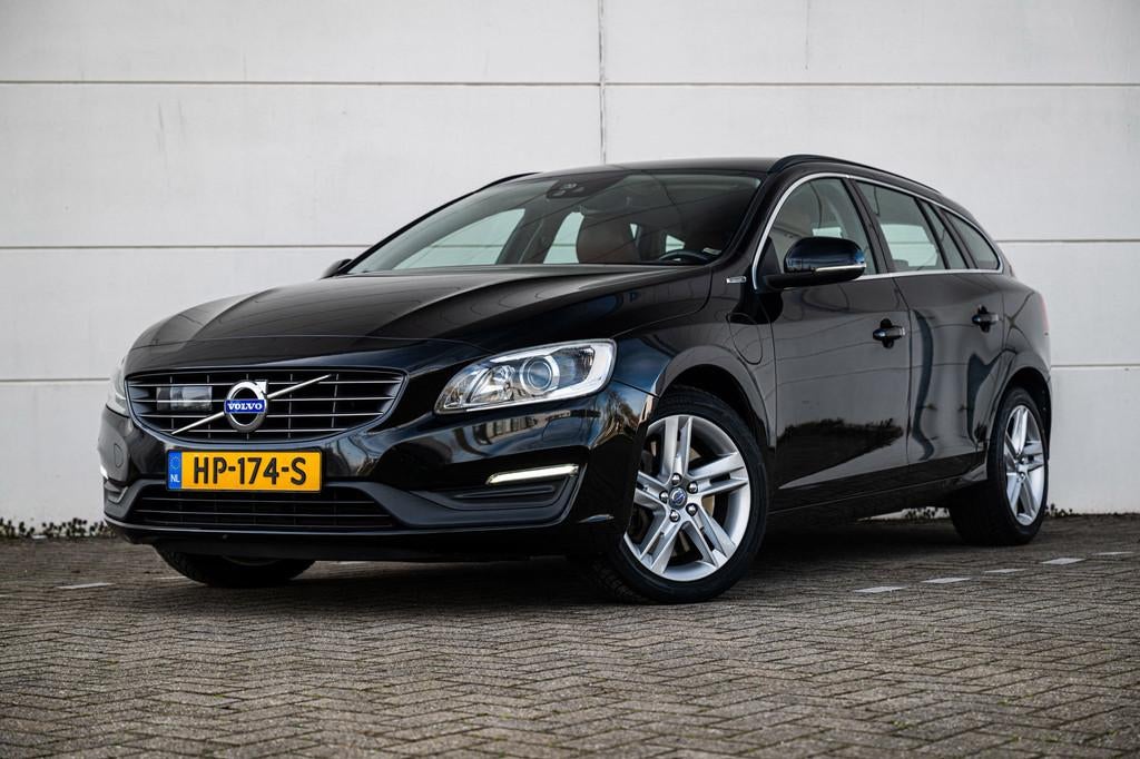 Volvo V60 2.4 D6 220pk Twin Engine Momentum |Xenon|Navi|Crui, Automaat, Euro 6, Zwart, Vierwielaandrijving