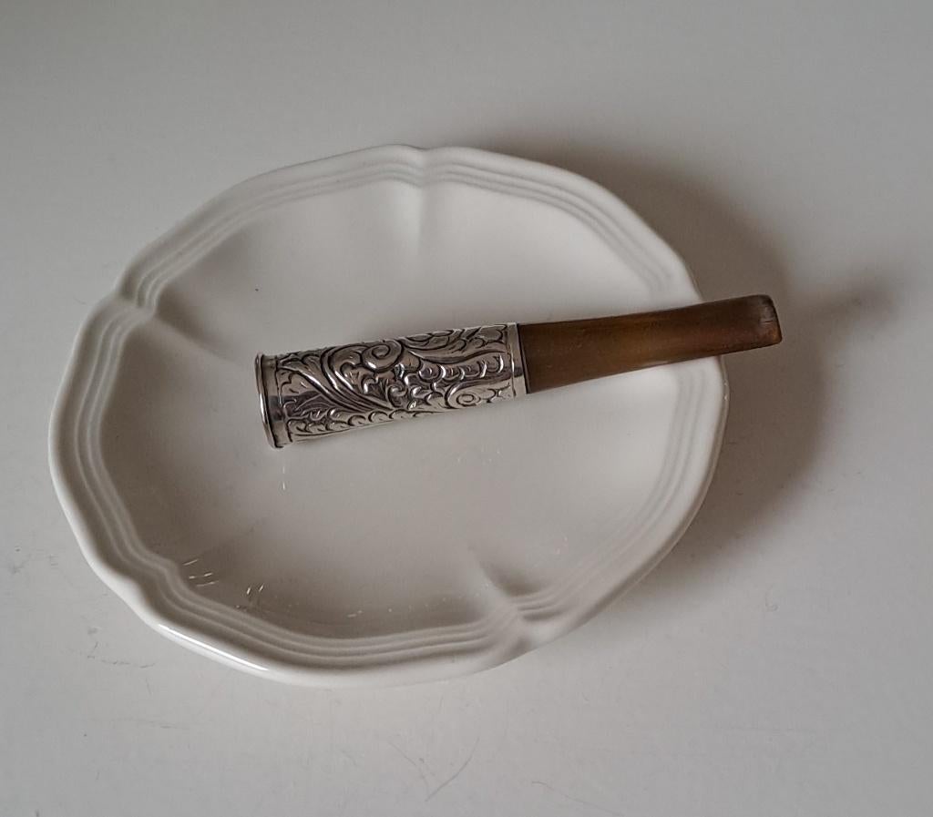 Echt Djokja zilveren sigarenpijpje uit ca. 1930.🚬, Antiek en Kunst, Verzenden, Zilver