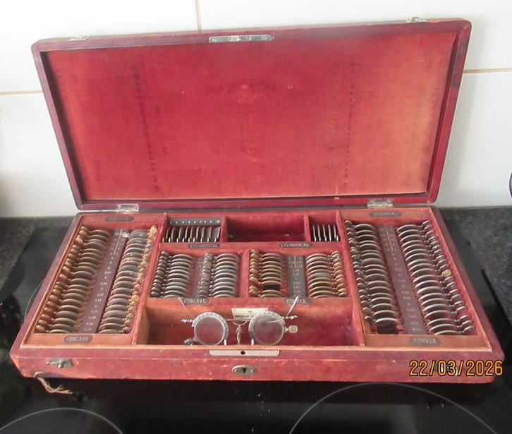 ANTIEKE BRILLENSET/OPTOMETRIE -SET-AMERICAN OPTICAL COMPANY, Verzamelen, Complete verzamelingen en Collecties, Ophalen of Verzenden