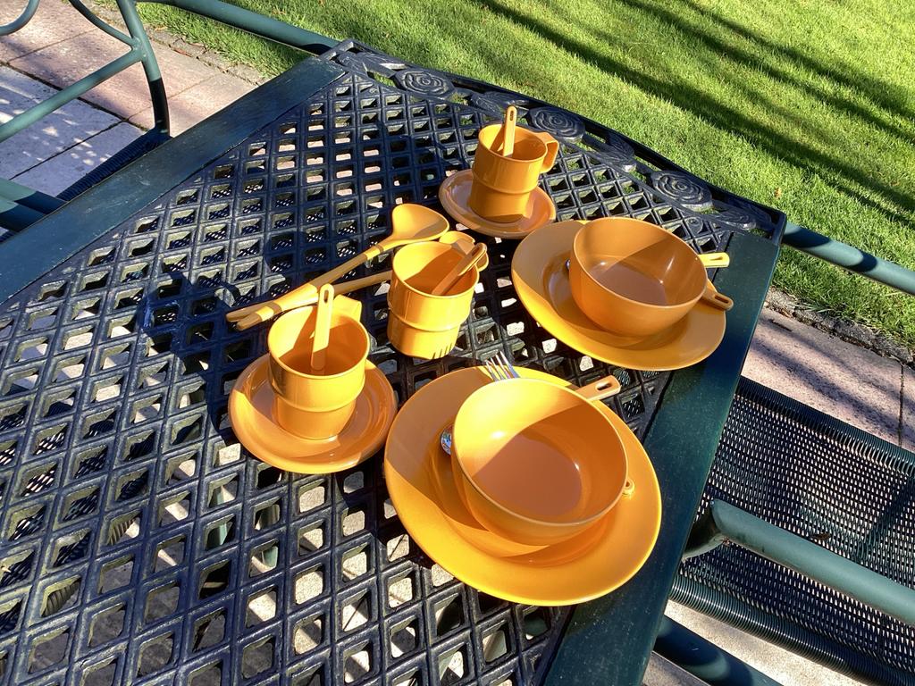 Retro Mepal Kampeer Set Geel Jaren 70 voor 2 Personen, Overige materialen, Gebruikt, Ophalen of Verzenden, Overige stijlen