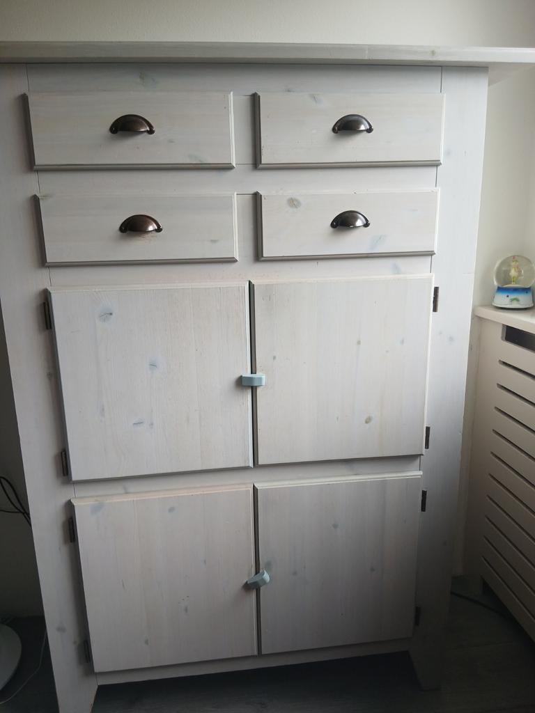 Grenen kast lichtblauw gebeitst, Ophalen, Gebruikt