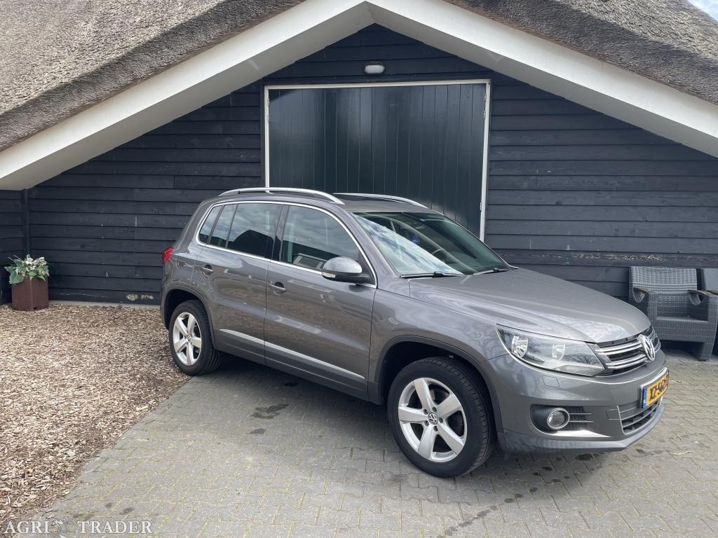 Volkswagen Tiguan, Airco, Panoramadak, Climate control, Auto's, Voorwielaandrijving, Stof, Zwart, 4 cilinders
