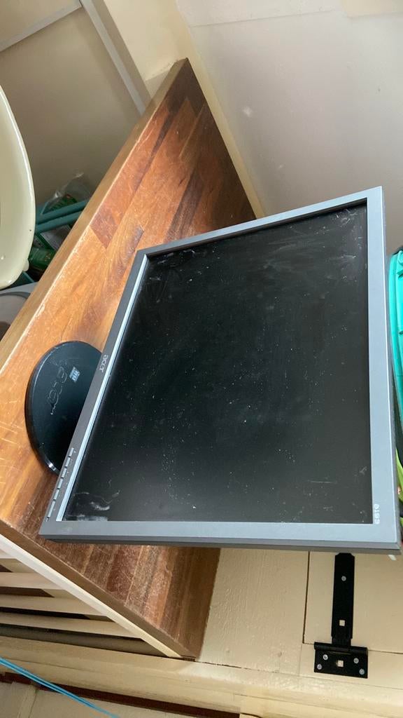 Groot scherm acer zwart kantelbaar in hoogte verstelbaar, Ophalen, Gebruikt, Kantelbaar, Overige resoluties