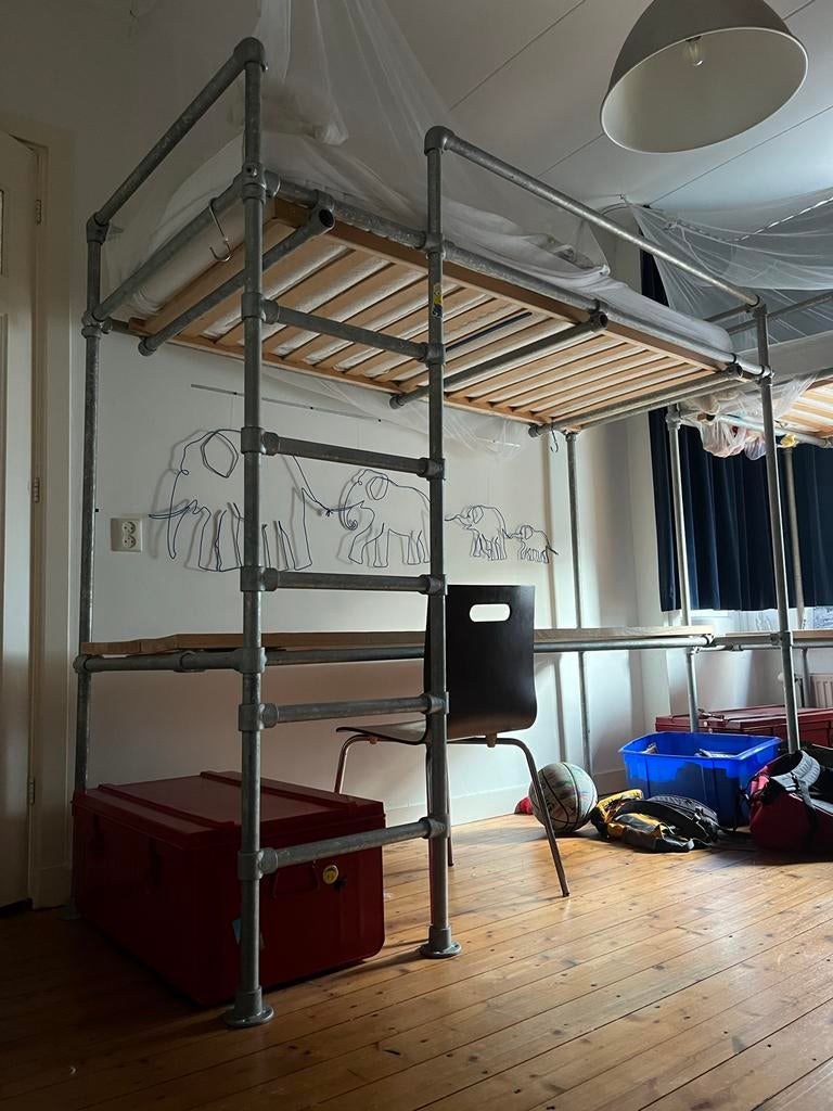 Steigerbuis bed Zermat Staal 33.7 mm twv 560,- incl bureau, Ophalen, Gebruikt, Eenpersoons, 200 cm