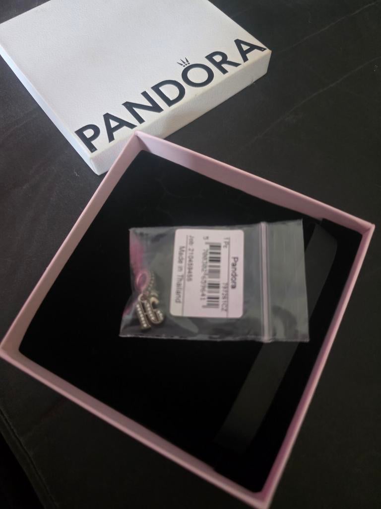 Pandora bedel 16 met sterretje, Ophalen of Verzenden