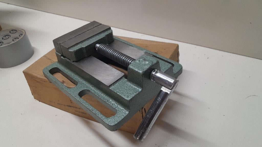 machine klem houder voor bijv. Kolomboor machinehouder, Cirkelmaaier, Nieuw, Ophalen of Verzenden, Benzine-grasmaaier