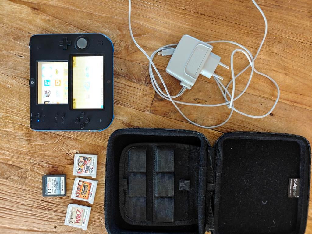 Nintendo 2ds met hoesje en zes spellen (zie beschrijving), Ophalen, 2DS