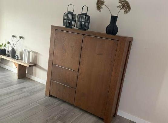 Massief eiken servieskast in moderne stijl, Ophalen, Eikenhout, Zo goed als nieuw, 25 tot 50 cm