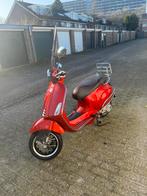 Vespa primavera candyred, Ophalen of Verzenden, Zo goed als nieuw, Benzine, Overige modellen