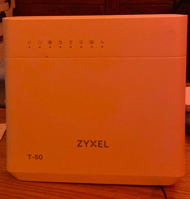 Zyxel T50 modem, Computers en Software, Routers en Modems, Gebruikt, Router met modem, Ophalen