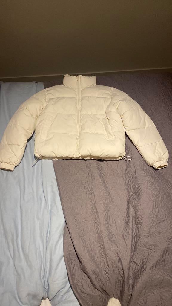 Pufferjacket dames van de bershka, Kleding | Dames, Jassen | Winter, Ophalen of Verzenden, Zo goed als nieuw, Maat 36 (S), Beige