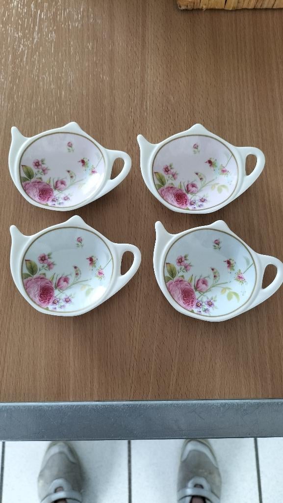 4 Thee tipjes van het servies Juweel Roses, Ophalen of Verzenden, Porselein, Overige stijlen