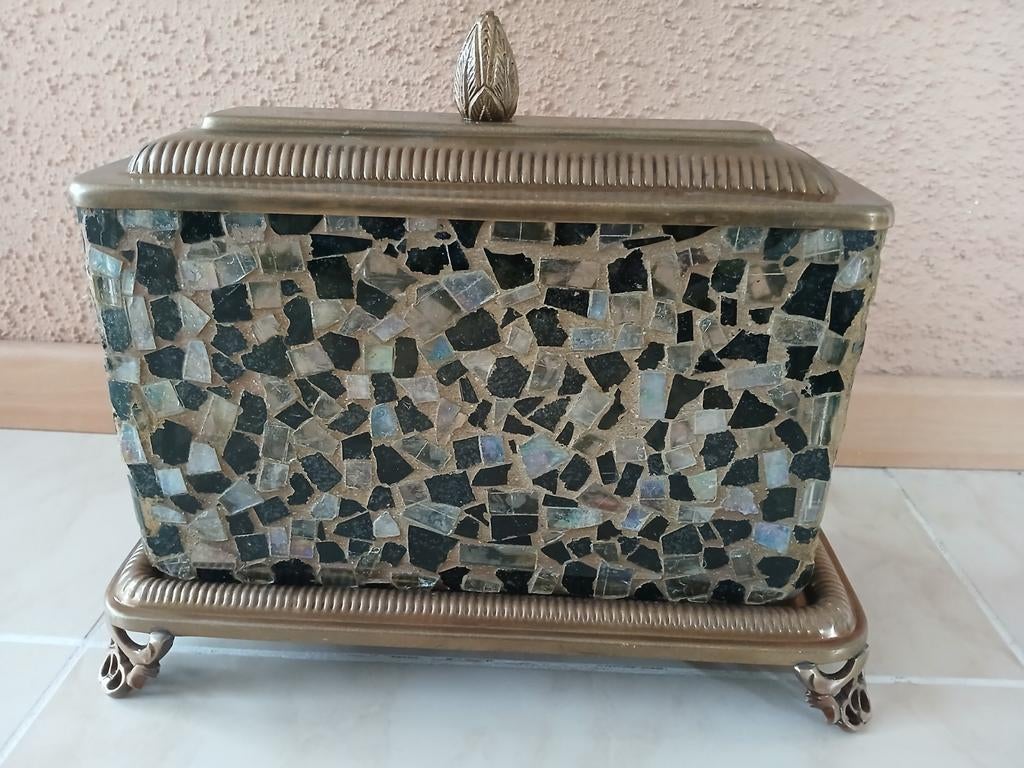 Glasmozaiek bewaardoos India met messing onderstel en deksel, Antiek en Kunst, Ophalen of Verzenden